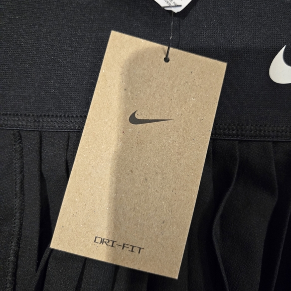 Nike Women's Black Pleated Skirt - Picture 11 of 11